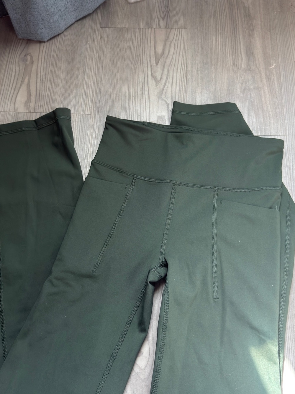 GAP Olive Green High-Waist Leggings with Side Pockets